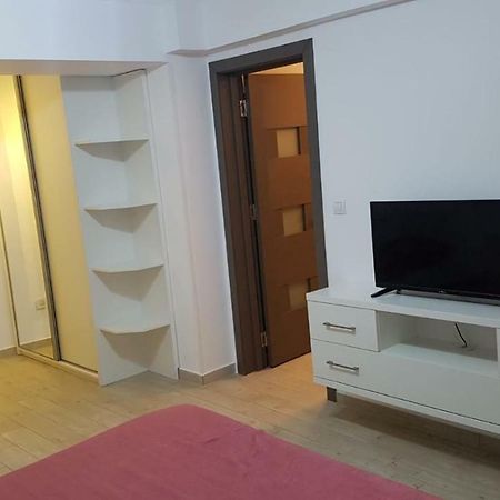 Tina Apartament 2 Крайова Экстерьер фото