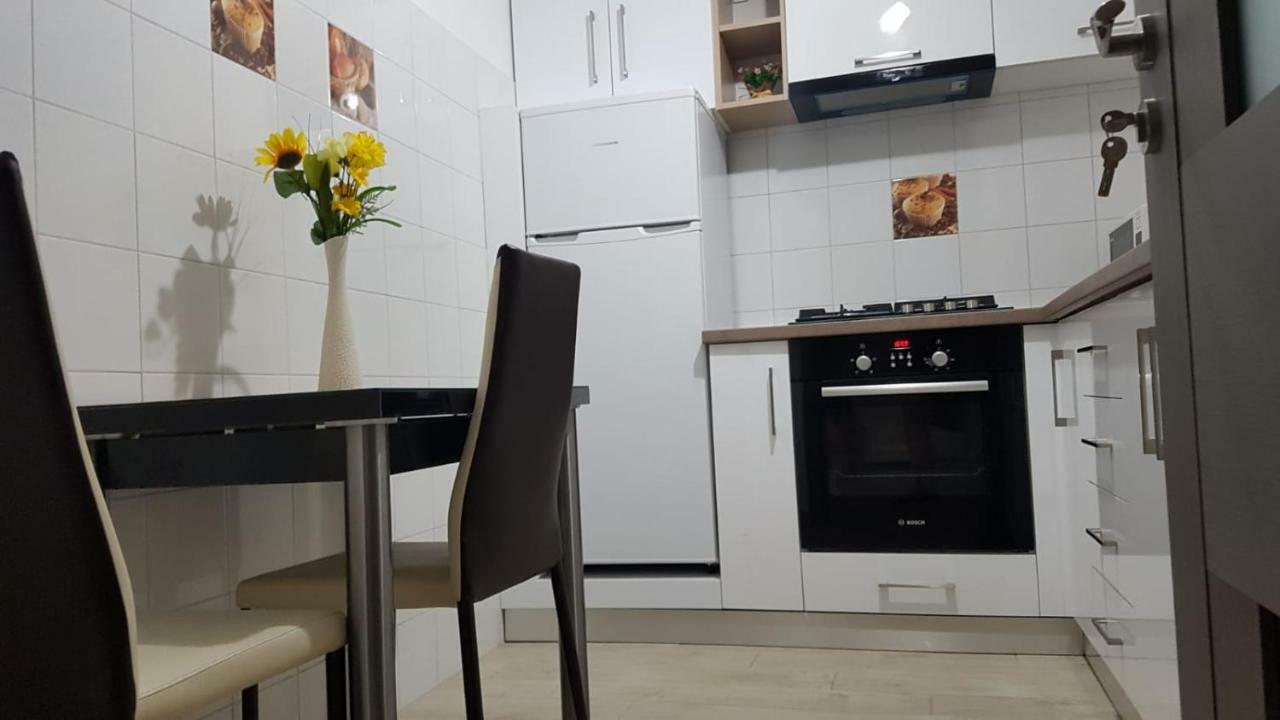 Tina Apartament 2 Крайова Экстерьер фото