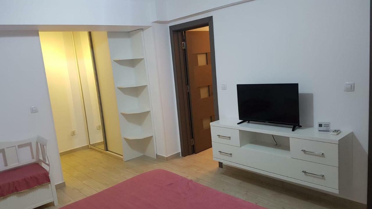 Tina Apartament 2 Крайова Экстерьер фото