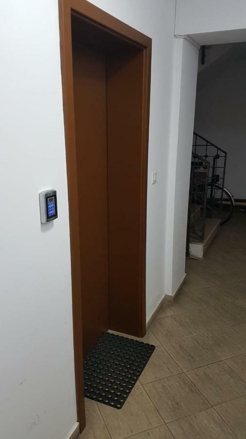 Tina Apartament 2 Крайова Экстерьер фото